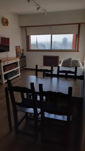 Departamento 2 ambientes céntrico con cochera