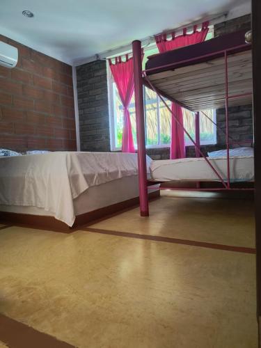 1 queen bed, 1 bunk bed