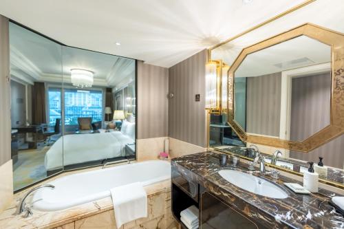 room detail thumbnail 2