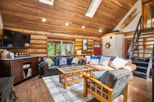 Atpūtas iespējas, 10-Acre Mountain Cabin – Hot Tub • Sauna • Dogs OK in Hoodsport (WA)