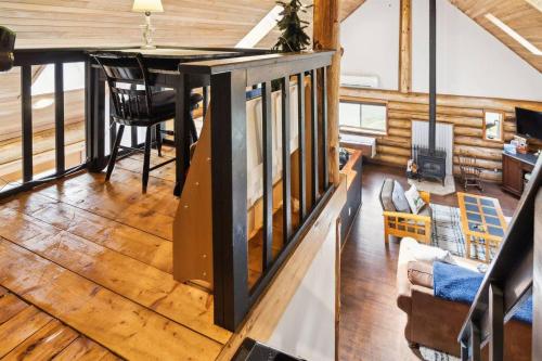Darījumu centrs, 10-Acre Mountain Cabin – Hot Tub • Sauna • Dogs OK in Hoodsport (WA)
