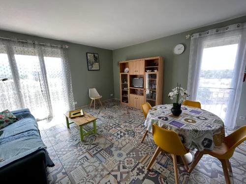 Bel appartement neuf proche plage et commerces, climatisation incluse - FR-1-837-57
