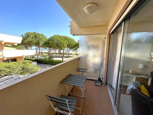 Studio Front de Mer avec Balcon et Parking Privé - FR-1-837-58