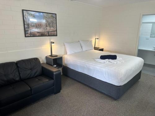 Vineland Motel Room Type - Queen Room