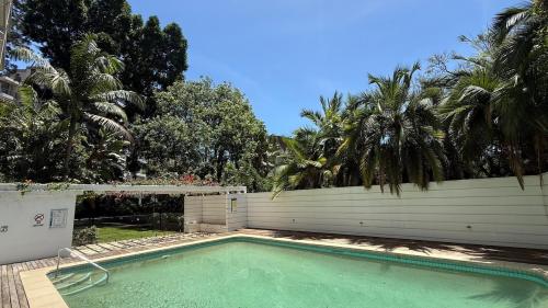 Elizabeth Bay 2BR Prime Location Pool  balcony Fast WIFI