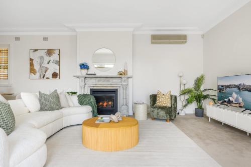 Elegant French Gem Rose Bay Escape Near BondiBeach - image 12