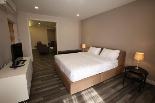Deluxe Suite image 4