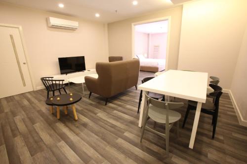 Deluxe Suite room in D Anggerek Service Apartment