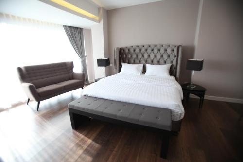 Superior Suite room in D Anggerek Service Apartment