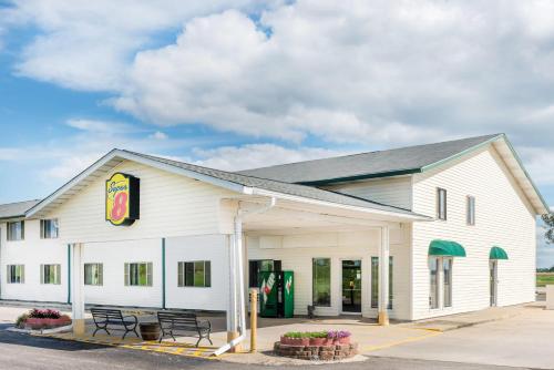 . Super 8 by Wyndham Okawville