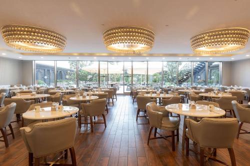 Wyndham Grand Istanbul Kalamis Marina Hotel