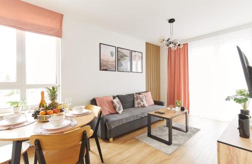 Pileckiego Apartment I by JumpInHere in Чоснув