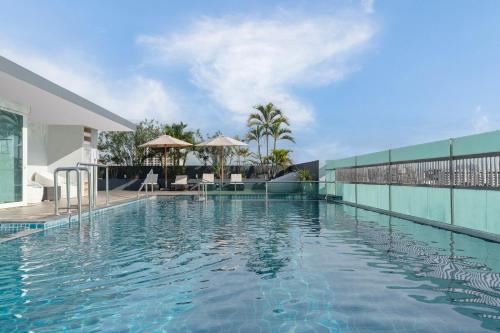 泳池, 芒納酒店芭堤雅中心 – 洲際酒店集團旗下 (Garner Hotel Pattaya Central By IHG) in 中芭堤雅