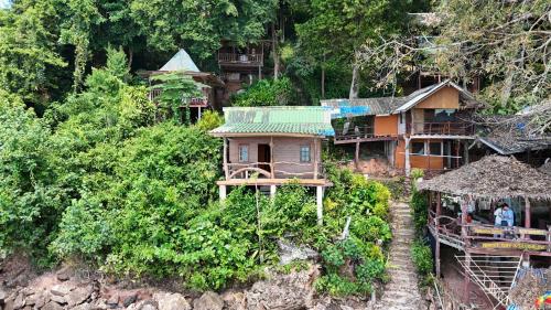 Exterior view, Ao Siri Beach Bungalow in Koh Jum / Koh Pu (Krabi)