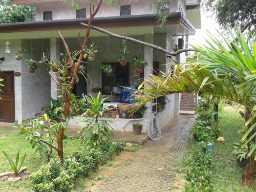 Kert, Nananuira Apartment and Room near Hin Lad Vízesés