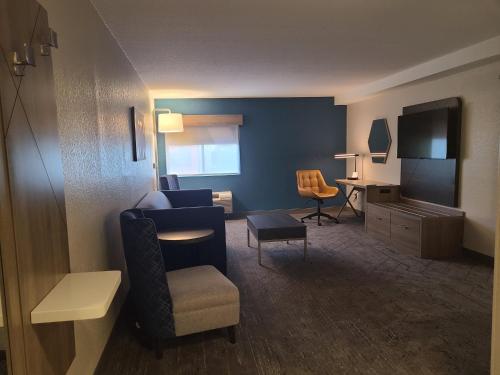 Holiday Inn Express Fort Lauderdale North - Executive Airport an IHG Hotel - image 7