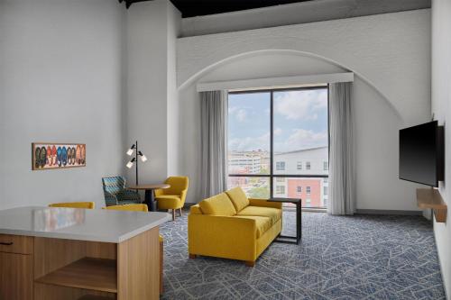 Hampton Inn by Hilton Lincoln Downtown - image 9
