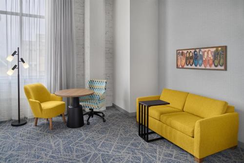 Hampton Inn by Hilton Lincoln Downtown - image 6