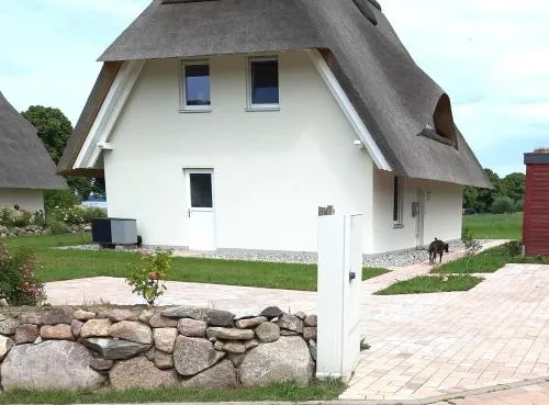Seeblick - Ferienhaus mit Sauna, Kamin und Meerblick in Pepelow, Deutschland