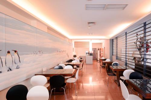 Restaurant, Waugh Den Business Hotel in Beitun District