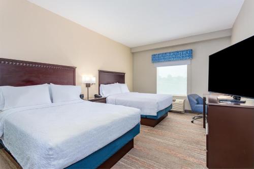 2 queen beds