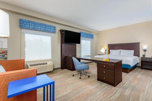 Hampton Inn and Suites Parkersburg Downtown - image 13