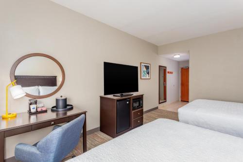 Hampton Inn and Suites Parkersburg Downtown - image 6