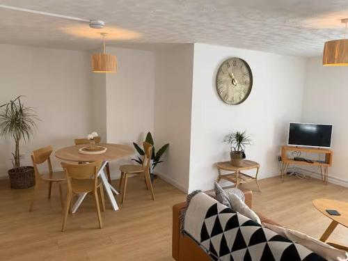 Penhriw 2 Double Bed Apartment Nebo Dogs Welcome in Pen-y-sarn