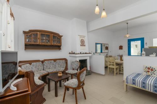 Apollon Rooms 2 – Pollonia