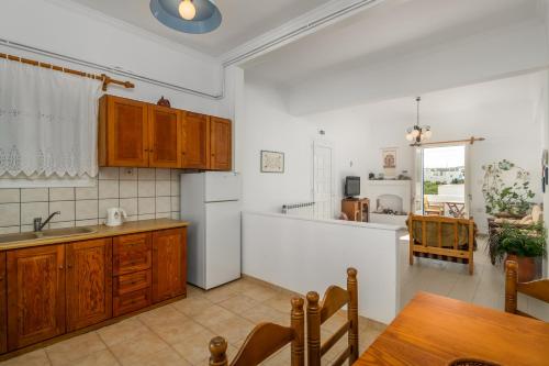 Apollon Rooms 2 – Pollonia