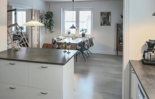 virtuve, Nice Home In Thyholm With Wifi in Thyholm