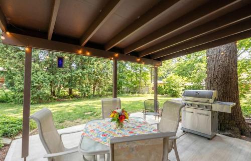 Spacious 4BR Home with BBQ Yard Near Golf Course – khách sạn tại Rockford