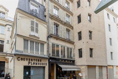 Large Flat Louvre Pont Neuf 48 M2