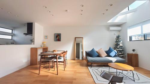 LIRI Aoi 和モダンな一軒家 JR弁天町駅3分 USJ 梅田 大阪城 本町へ直通