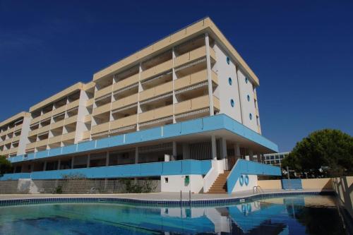 Renewed flat in a seafront building with pool, Bibione (Foto 8)