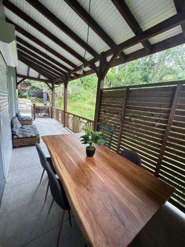 Balkons/terase, LIGHTUAL - Appartement jacuzzi privatif - 6 pers - calme - sans vis a vis - 2 ch et 1 mezzanine - 2  in Gros-Morne