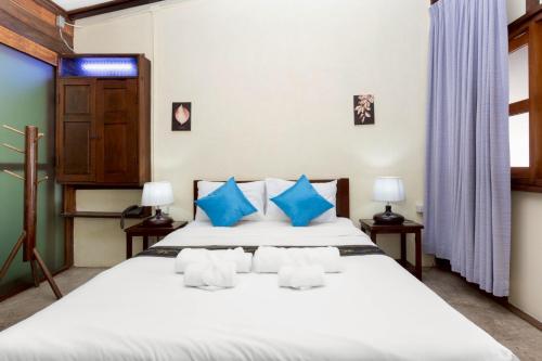 room detail thumbnail 2