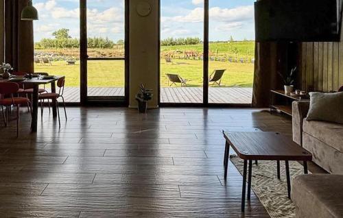 Cozy Home In Sianowo With House Sea View in Rzym