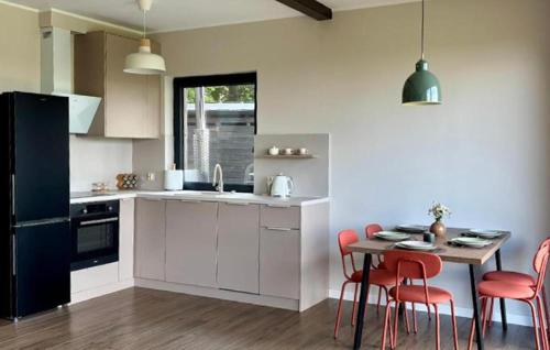 virtuve, Cozy Home In Sianowo With House Sea View in Rzym