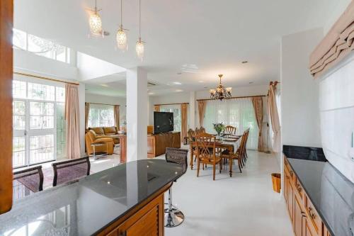 Baan M in San Phe Suea