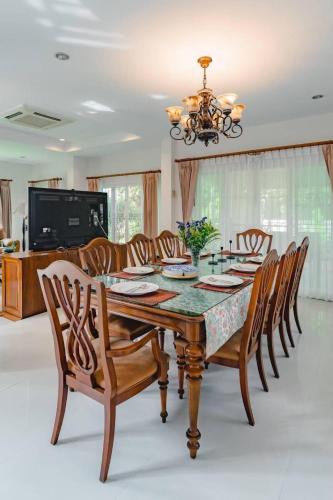 Baan M in San Phe Suea