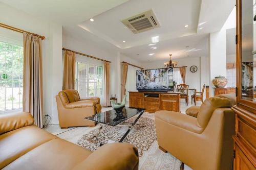 Baan M in San Phe Suea