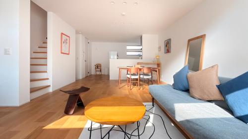 LIRI Aoi 和モダンな一軒家 JR弁天町駅3分 USJ 梅田 大阪城 本町へ直通