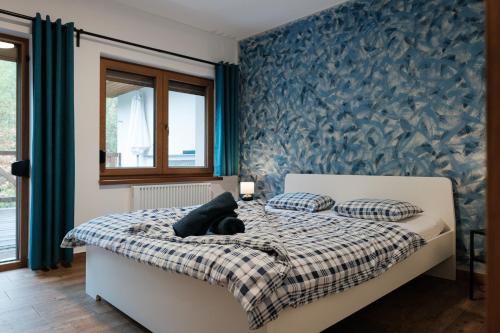 1 queen bed, 1 sofa bed