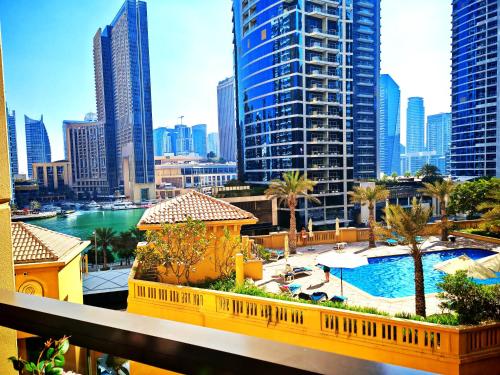Seaside Serenity Residence Elegant 1BR Escape in Palm Jumeirah by La Buena vida holiday homes, Дубай (фото 10)