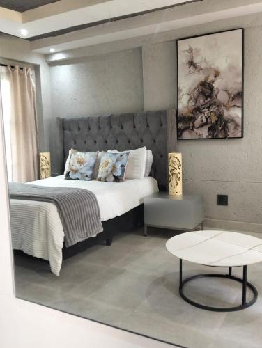 Questro Apartment Hotel in Nsikazi