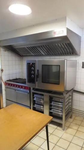 Spacieuse maison avec piscine partagee a Razes in Nieul