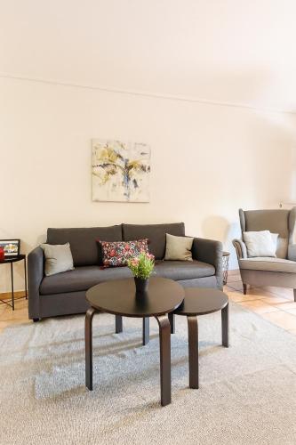 Modern Ground Flr 1 bdr flat with veranda and Parking, Athènes