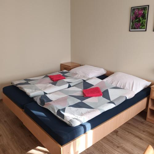 2 twin beds