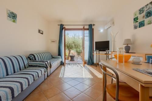 GuestHost - Lovely Villa with Garden